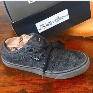 MAUI AND SONS BOYS SIZE 3 SNEAKERS